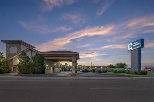 Roswell Hotel | Pet-Friendly Retreat at Best Western El Rancho Palacio