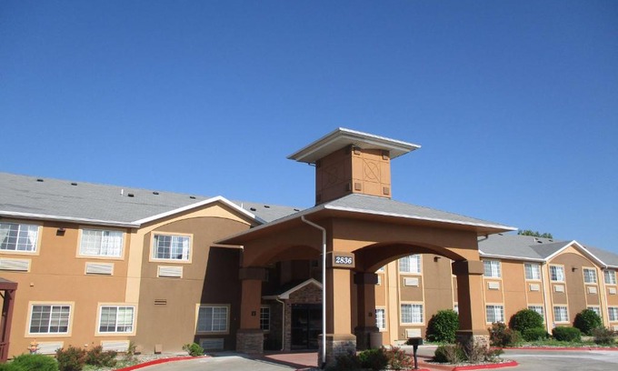 Emporia Hotel | Pet-Friendly Getaway at Best Western Emporia Inn