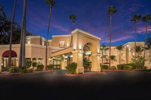North Broadway Hotel | Comfortable Stay at Best Western Escondido Hotel