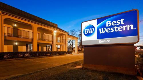 Eunice Hotel | Cozy Best Western Eunice with Pool and Family Amenities