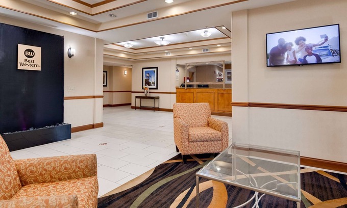 Latta Hotel | Comfortable Stay at Best Western Executive Inn with Pool
