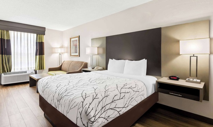 Fayetteville Hotel | Highly Rated Best Western Fayetteville Inn with Pool & Breakfast