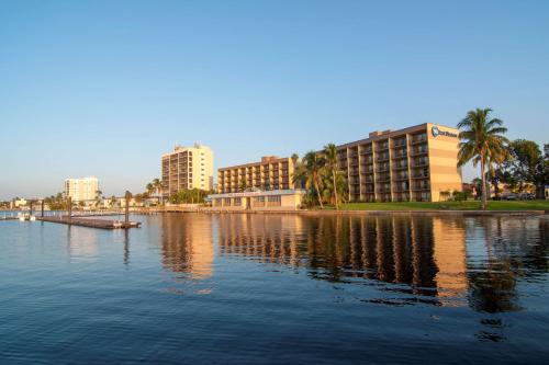 Fort Myers Hotel | Relax at Best Western Fort Myers Waterfront with Ocean Views