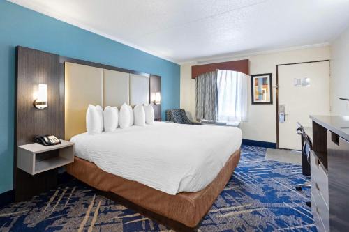 Franklin Hotel | Oceanfront Comfort at Best Western Franklin with Pool Access