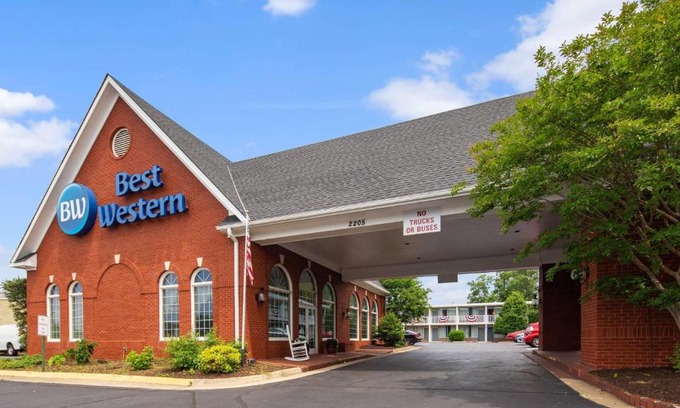 Fredericksburg Hotel | Pet-Friendly Best Western Fredericksburg with Ocean Views