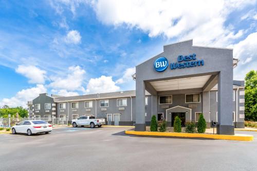 Yazoo City Hotel | Gateway Inn: Family-Friendly Stay with Pool & Kitchen