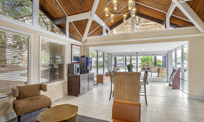 Grass Valley Hotel | Cozy Retreat at Best Western Gold Country Inn with Pool