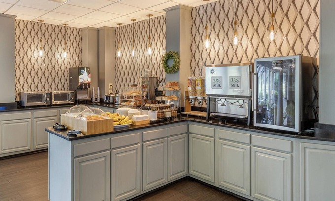 Hickory Hotel | Discover Best Western Hickory: Family-Friendly Getaway