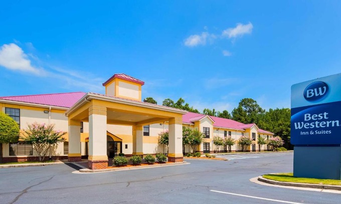 Hiram Hotel | Cozy Stay at Best Western Hiram Inn with Pool Access