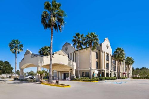 Gray Hotel | Family-Friendly Stay at Best Western Houma Inn with Pool