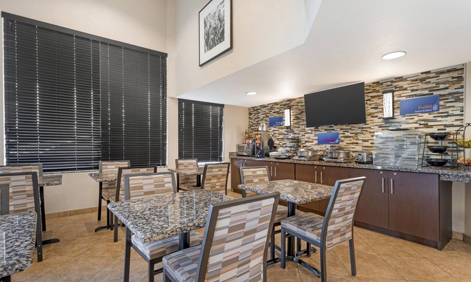 Chandler Hotel | Guest-Favorite Best Western Inn of Chandler with Pool & Spa