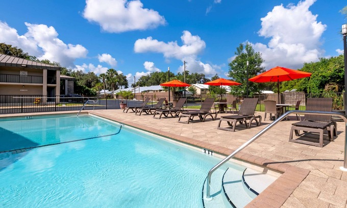 East Palatka Hotel | Explore Comfort at Best Western Inn Of Palatka with Pool