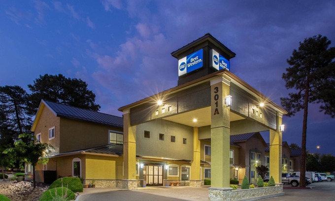 Payson Hotel | Relax at Best Western Inn of Payson with Pool & Spa Amenities
