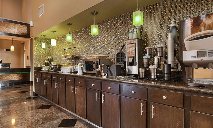 Lake Charles Hotel | Comfortable Stay at Best Western Bayou Inn & Suites