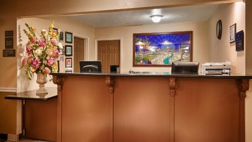Calexico Hotel | Oceanfront Comfort at Best Western John Jay Inn