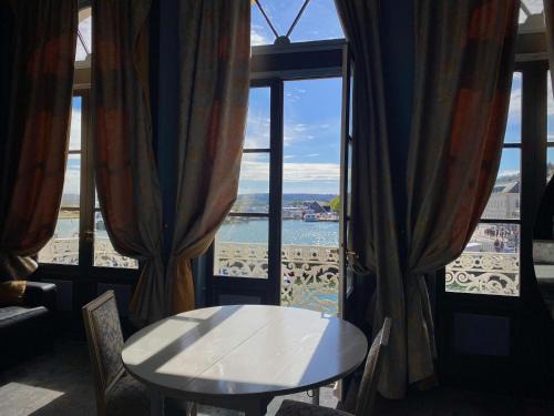 Honfleur Hotel | Prime Location: Best Western Le Cheval Blanc by the Port