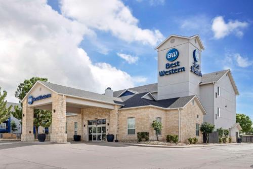 Lubbock Hotel | Relax at Best Western Lubbock West Inn & Suites, Poolside Bliss