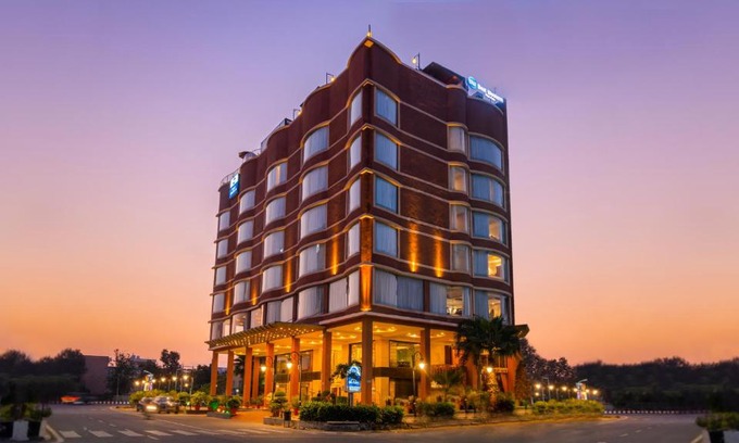Ranjit Avenue Hotel | Discover Best Western Merrion: 4-Star Comfort & Family Fun