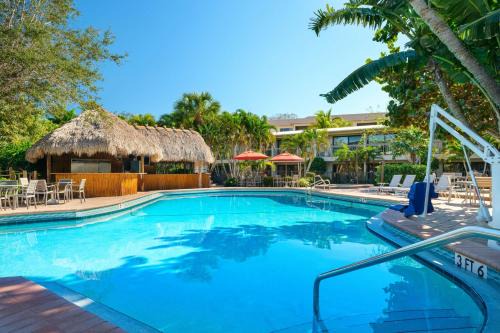 Moorings Hotel | Relaxing Getaway at Best Western Naples Inn & Suites