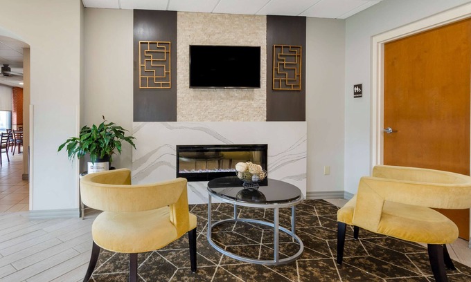 Troutville Hotel | Welcoming Best Western North Roanoke with Pool & Breakfast