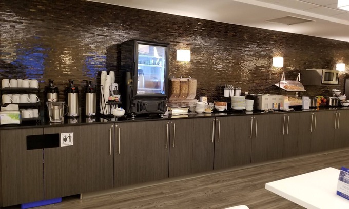 North Industrial Hotel | Relax at Best Western Plus Airport Inn & Suites with Spa
