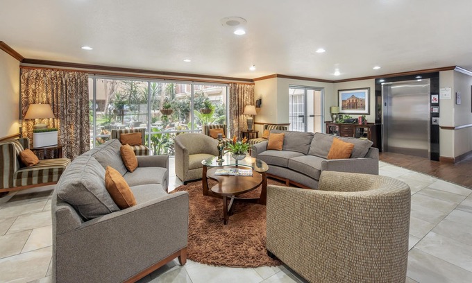 Schertz Hotel | Top Rated Best Western Plus Atrium Inn with Pool & Spa