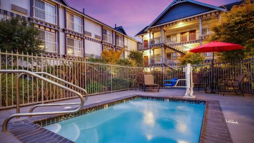 Eureka Hotel | Discover Best Western Plus Bayshore Inn: Pet-Friendly Oasis