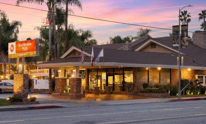 Sherman Oaks Hotel | Relax at Best Western Plus Carriage Inn with Spa & Pool