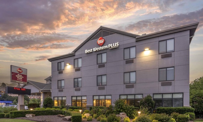 Bentonville Hotel | Top-Rated Escape at Best Western Plus Castlerock Inn