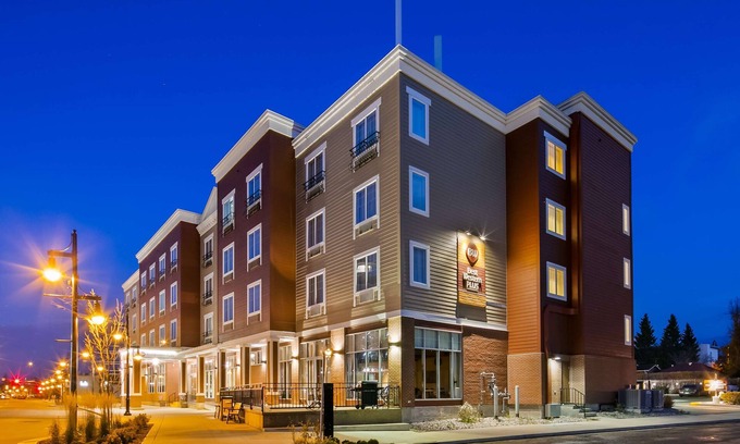 Sylvan Lake Hotel | Exceptional Stay at Best Western Plus Chateau Inn Sylvan Lake