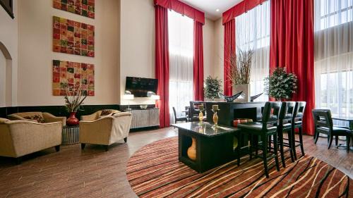 Cushing Hotel | Discover Comfort at Best Western Plus Cushing Inn & Suites