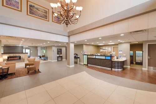 Oakley Hotel | Pet-Friendly Getaway at Best Western Plus Delta Inn & Suites