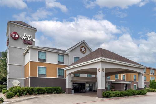 Denton Hotel | Explore Best Western Plus Denton Inn & Suites with Pool Access