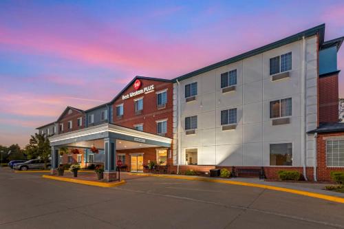 Clive Hotel | Inviting Best Western Plus Des Moines West Inn & Suites