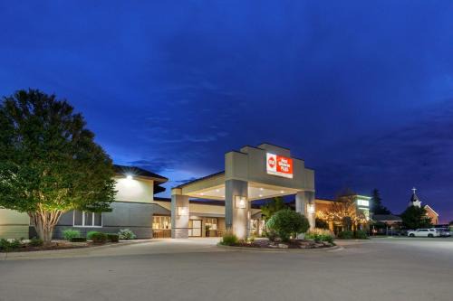 Dubuque Hotel | Discover Best Western Plus Dubuque: Family-Friendly Retreat