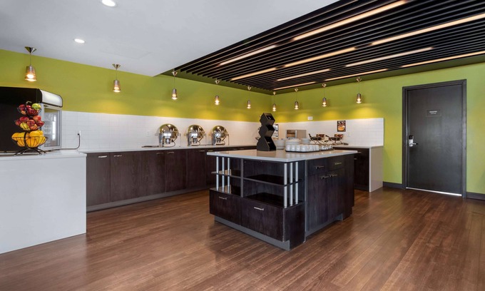 Saskatoon Hotel | Top-Rated Best Western Plus East Side with Pool & Spa