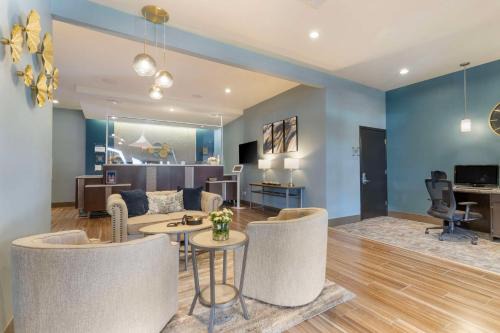Edinburg Hotel | Pet-Friendly Retreat at Best Western PLUS Edinburg Inn