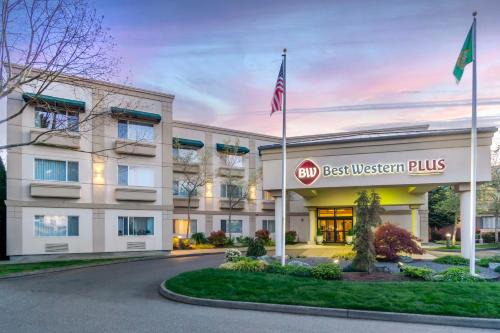 The Bowl of Edmonds Hotel | Pet-Friendly Getaway at Best Western Plus Edmonds Harbor Inn