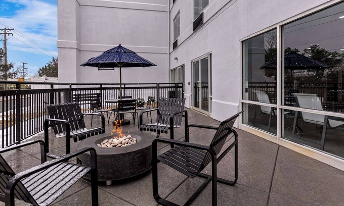 Fenton Hotel | Inviting Stay at SureStay Plus by Best Western Fenton
