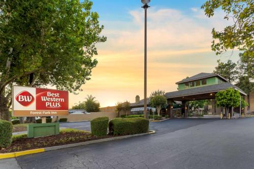 Gilroy Hotel | Relax at Best Western Plus Forest Park Inn with Pool & Hot Tub