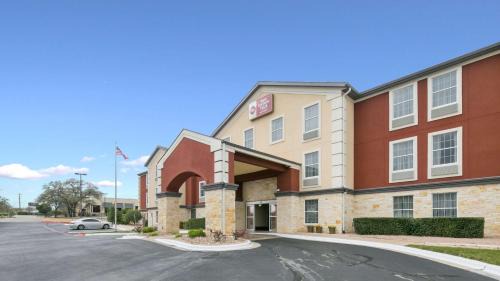 Georgetown Hotel | Pet-Friendly Retreat: Best Western Plus Georgetown Suites