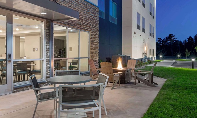 Grand Rapids Hotel | Discover Best Western Plus Grand Rapids MN - Rated 9.4/10!
