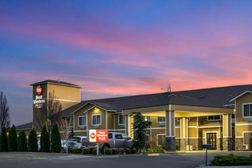Outlook Hotel | Pet-Friendly Getaway at Best Western Plus Grapevine Inn