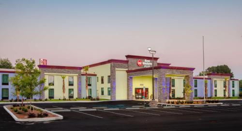 Hardeeville Hotel | Pet-Friendly Stay at Best Western Plus Hardeeville Inn