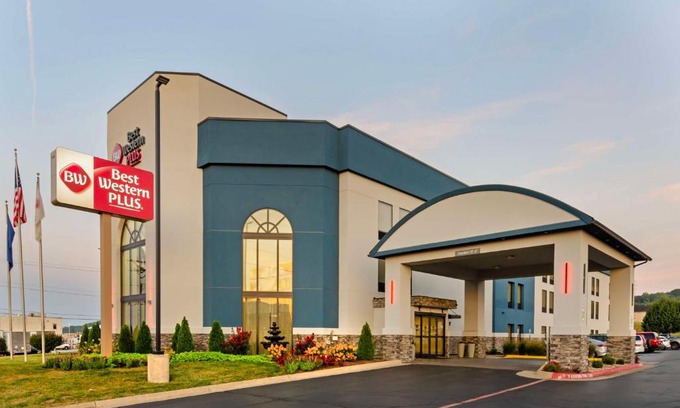 Harrisonburg Hotel | Premier Stays at Best Western Plus Harrisonburg with Pool Access