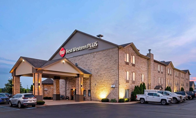 Howe Hotel | Discover Best Western Plus Howe Inn: Rated 9/10 with Pool