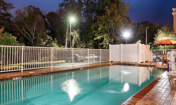 Jacksonville Hotel | Pet-Friendly Getaway at Best Western Plus Jacksonville West