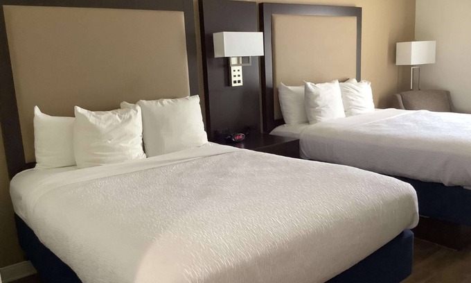 Madison Hotel | Cozy Stay at Best Western Plus Madison with Pool & Spa
