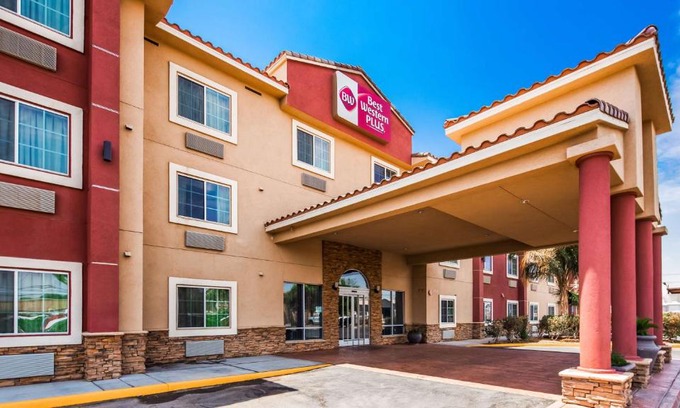 Brawley Hotel | Pet-Friendly Retreat at Best Western Plus Main Street Inn
