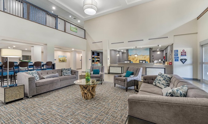 McPherson Hotel | Top-Rated Best Western Plus McPherson with Pool & Breakfast